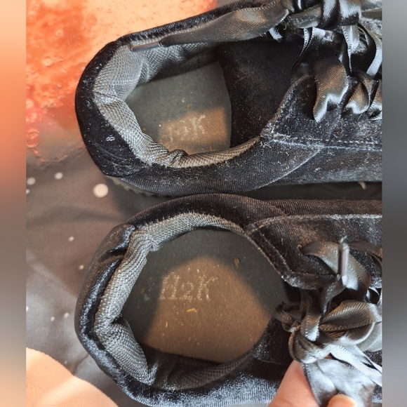 BLACK VELVETY SHOES SIZE 5 BIG GIRL - Picture 5 of 7